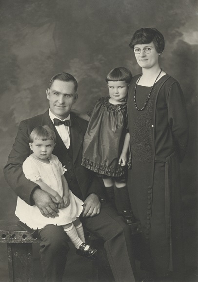 1924 c.Thompson family